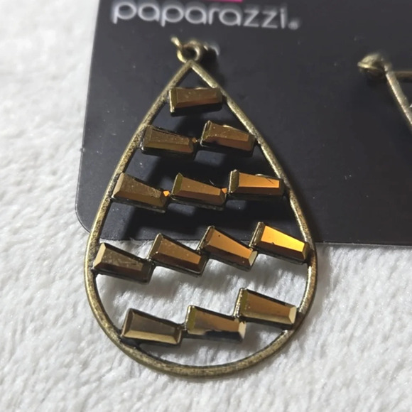 #406 NWT PPaparazzi Glitzy Grit Brass Earrings - Picture 5 of 6